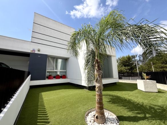 Villa for Sale in Dolores, Alicante