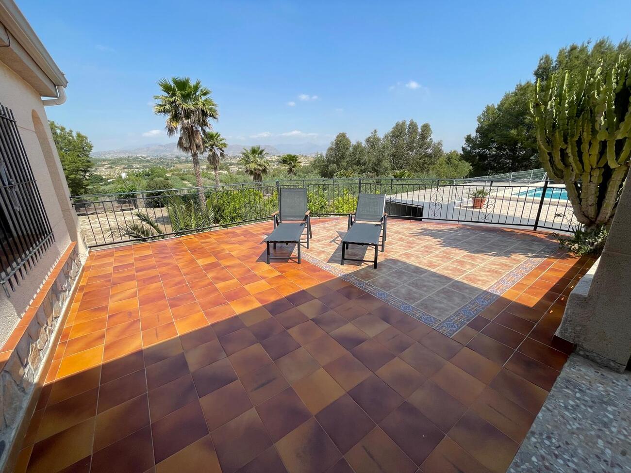 Villa for Sale in El Rebolledo, Alicante