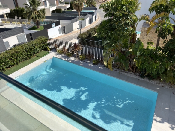 584