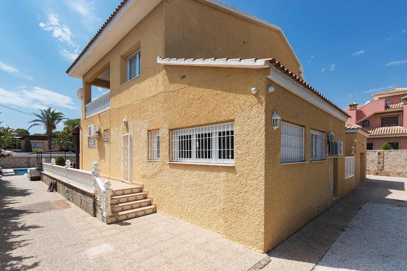 Villa for Sale in Orihuela Costa, Alicante