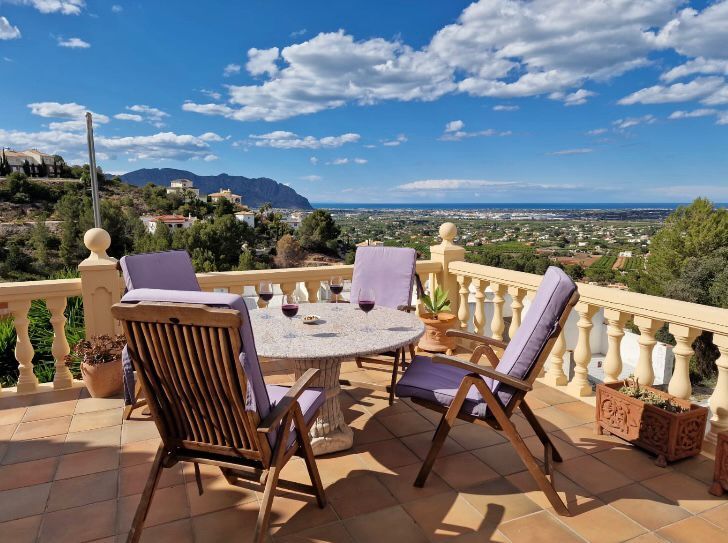 Villa for Sale in Pedreguer, Alicante