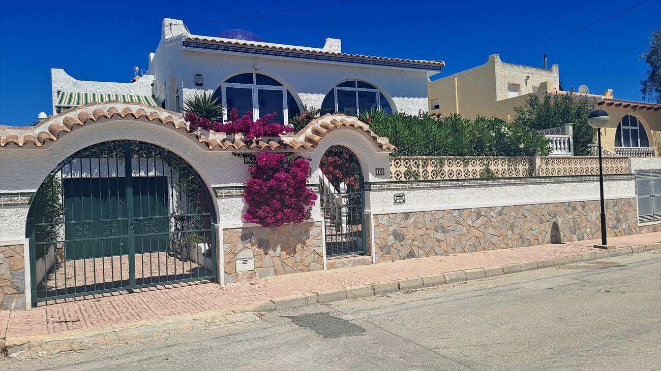 Villa for Sale in San Miguel de Salinas, Alicante