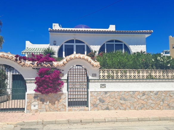 Villa for Sale in San Miguel de Salinas, Alicante