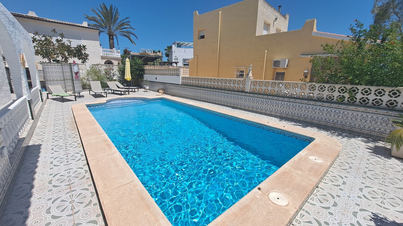 Villa for Sale in San Miguel de Salinas, Alicante