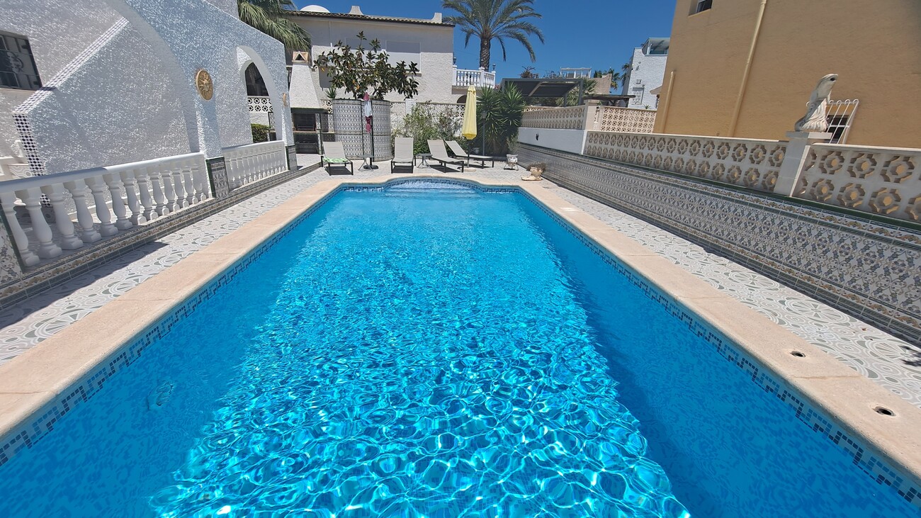 Villa for Sale in San Miguel de Salinas, Alicante