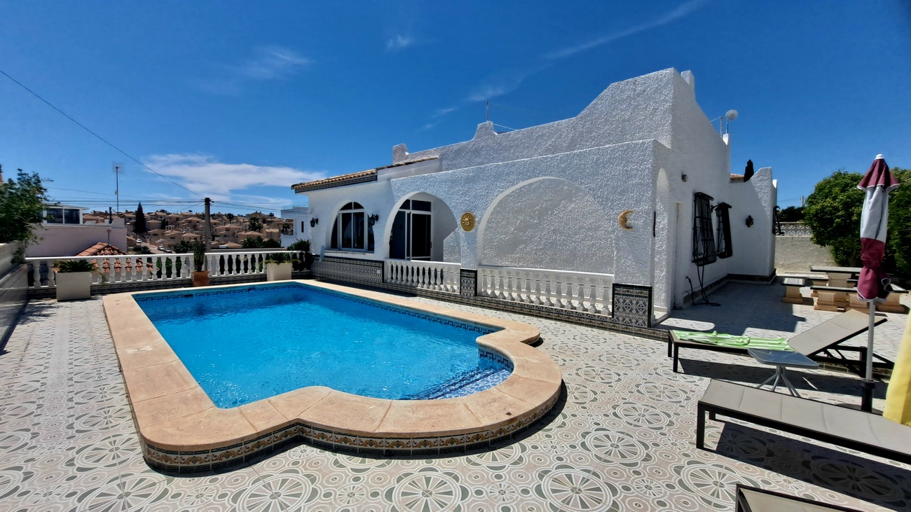Villa for Sale in San Miguel de Salinas, Alicante