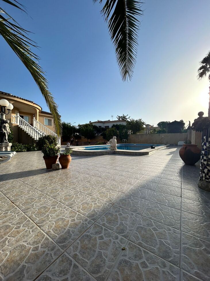 Villa for Sale in Torrevieja, Alicante