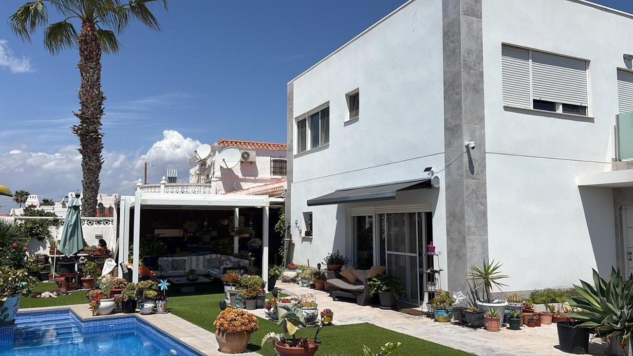 Villa for Sale in Torrevieja, Alicante