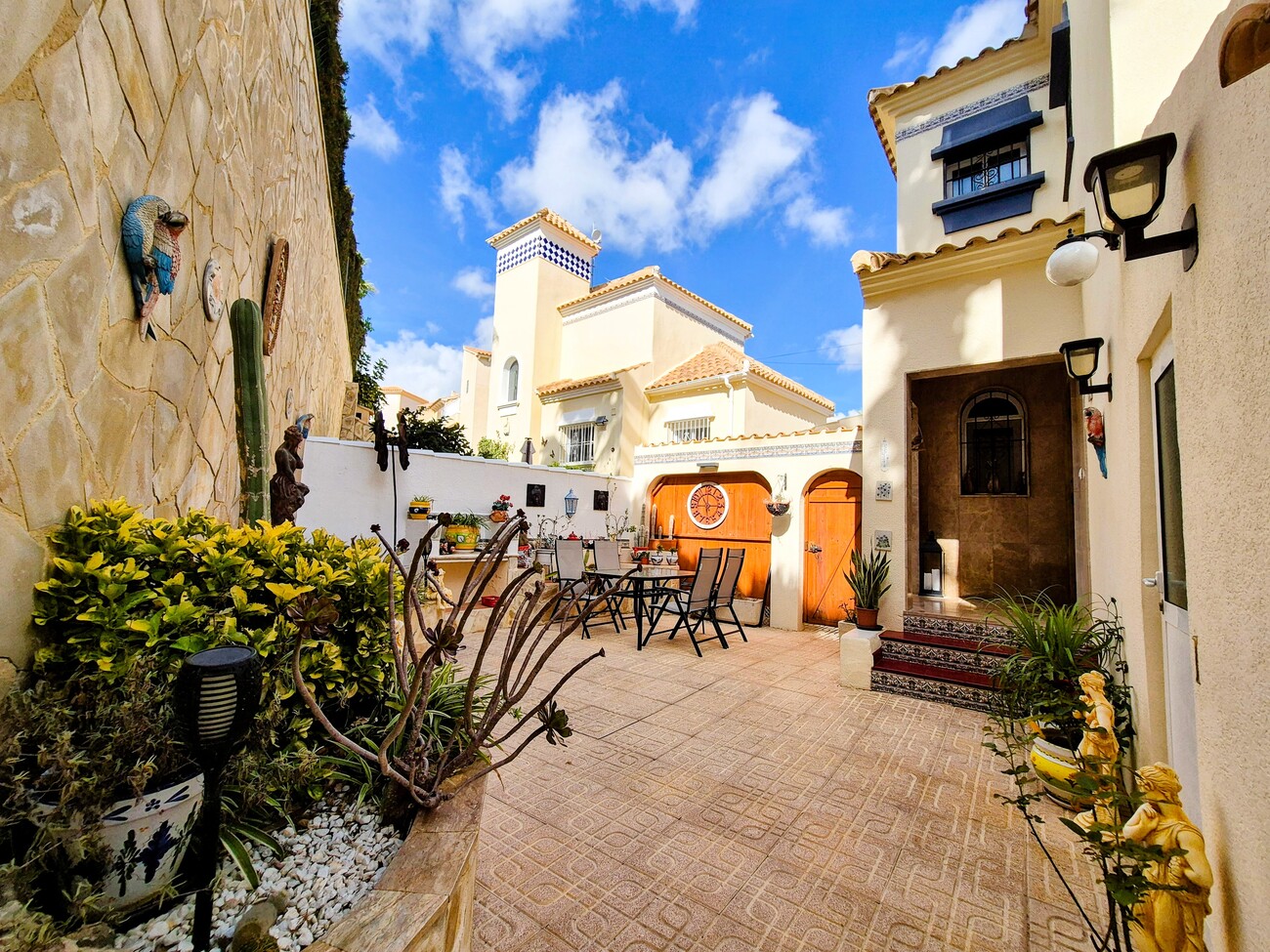 Villa for Sale in Villamartin, Alicante