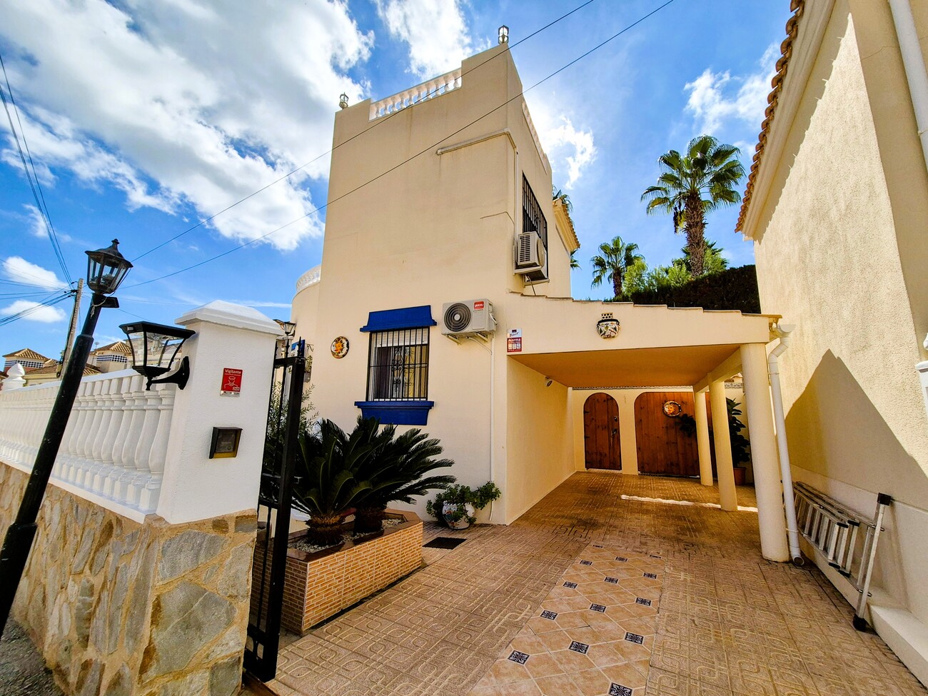 Villa for Sale in Villamartin, Alicante