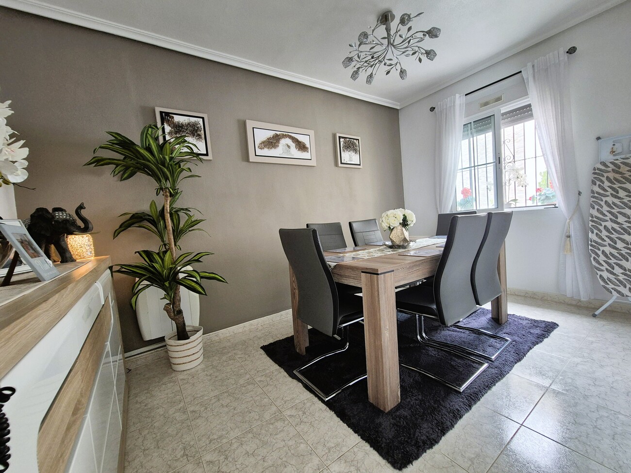 Villa for Sale in Villamartin, Alicante