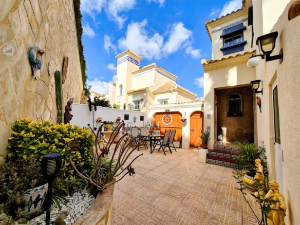 Villa for Sale in Villamartin, Alicante