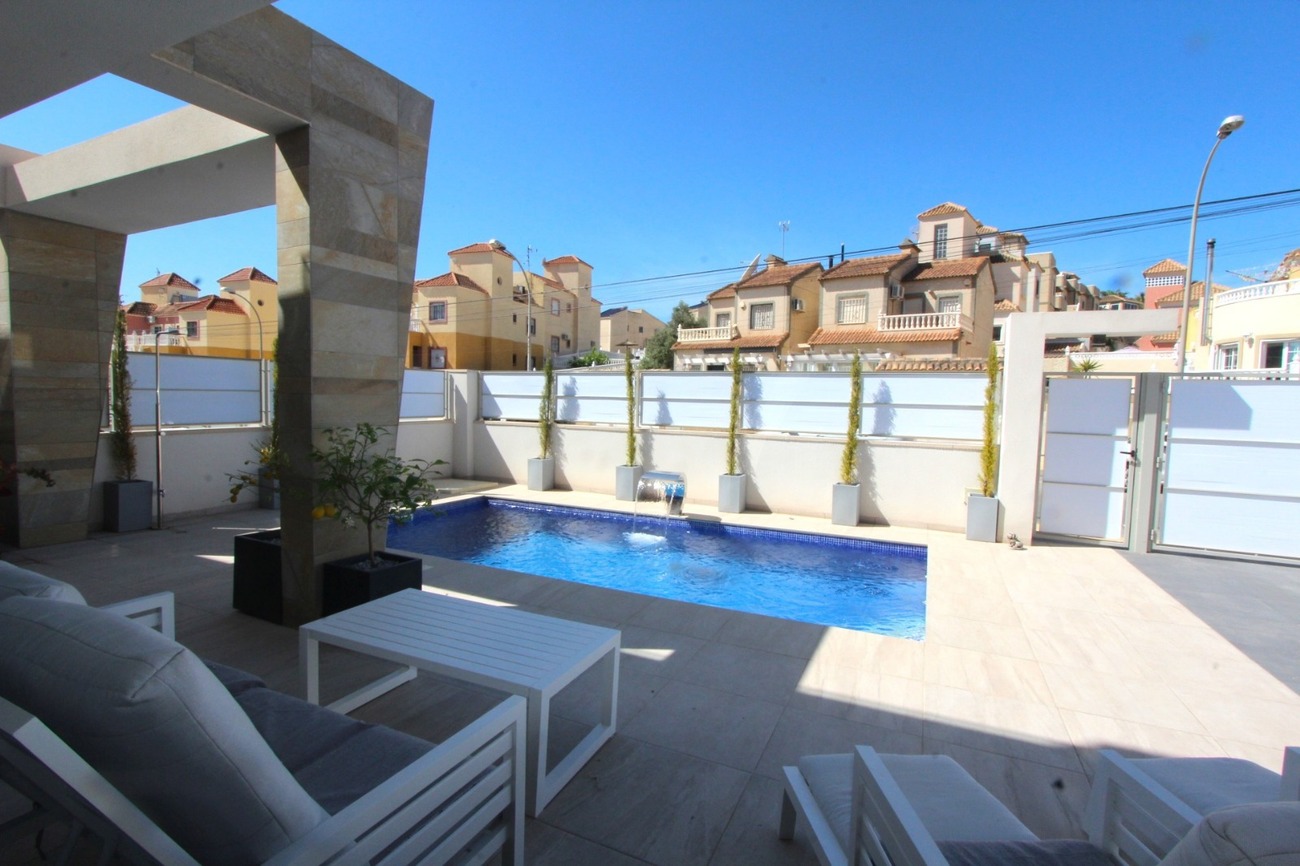 Villa for Sale in Villamartin, Alicante