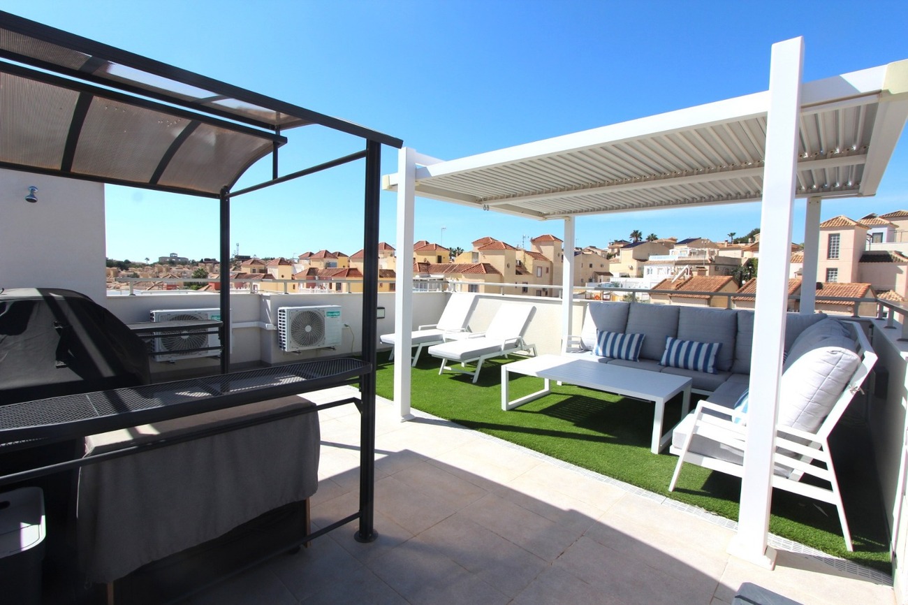Villa for Sale in Villamartin, Alicante