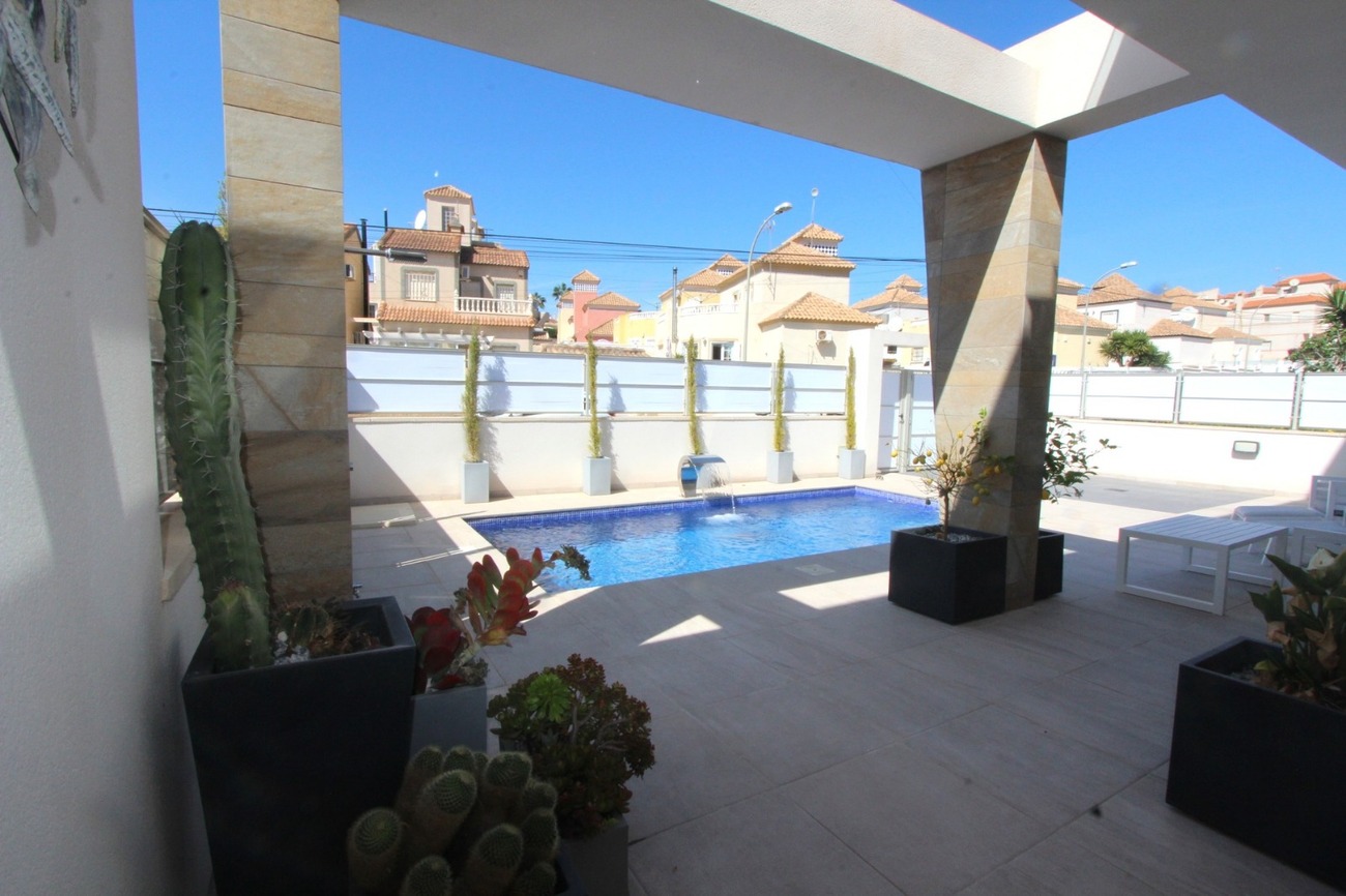 Villa for Sale in Villamartin, Alicante