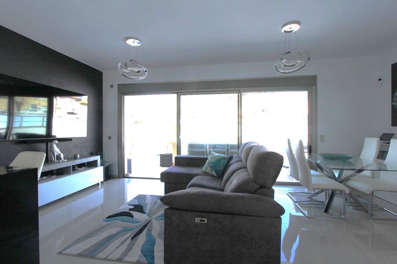 Villa for Sale in Villamartin, Alicante