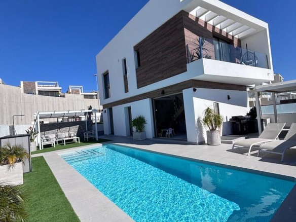 Villa for Sale in Villamartin, Alicante