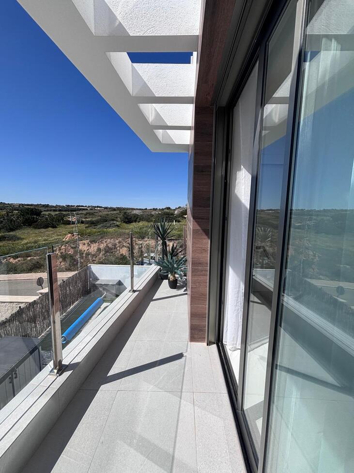 Villa for Sale in Villamartin, Alicante