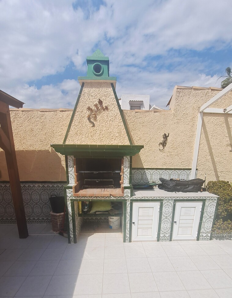 Villa for Sale in Villamartin, Alicante